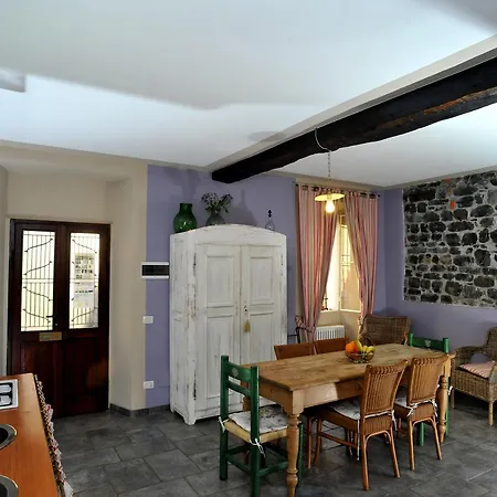 Sant'Agata Nyaraló *